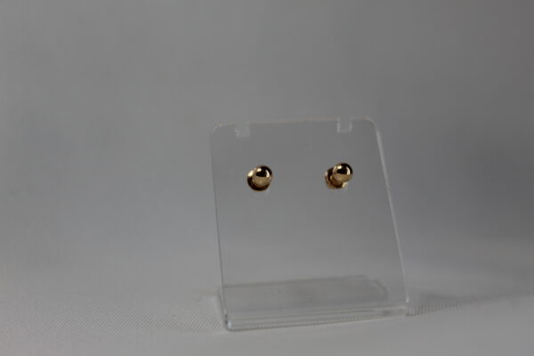 Aretes de esfera dorada pequeña